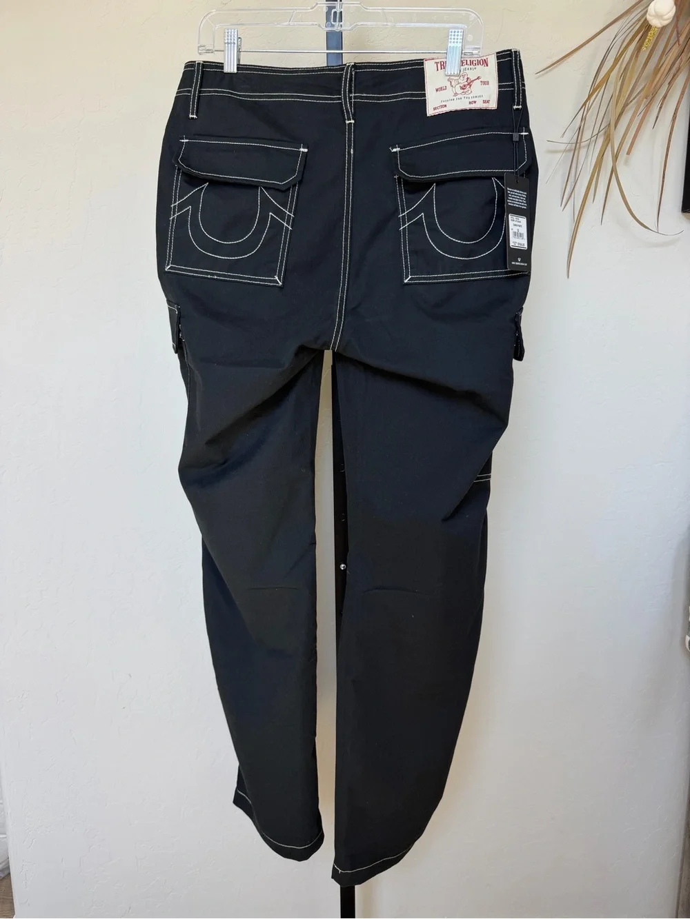 True Religion Cargo Pants Mens 32 Jet Black Horseshoe Contrast Stitch NWT